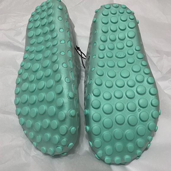 New water shoes - Picture 3 of 3
